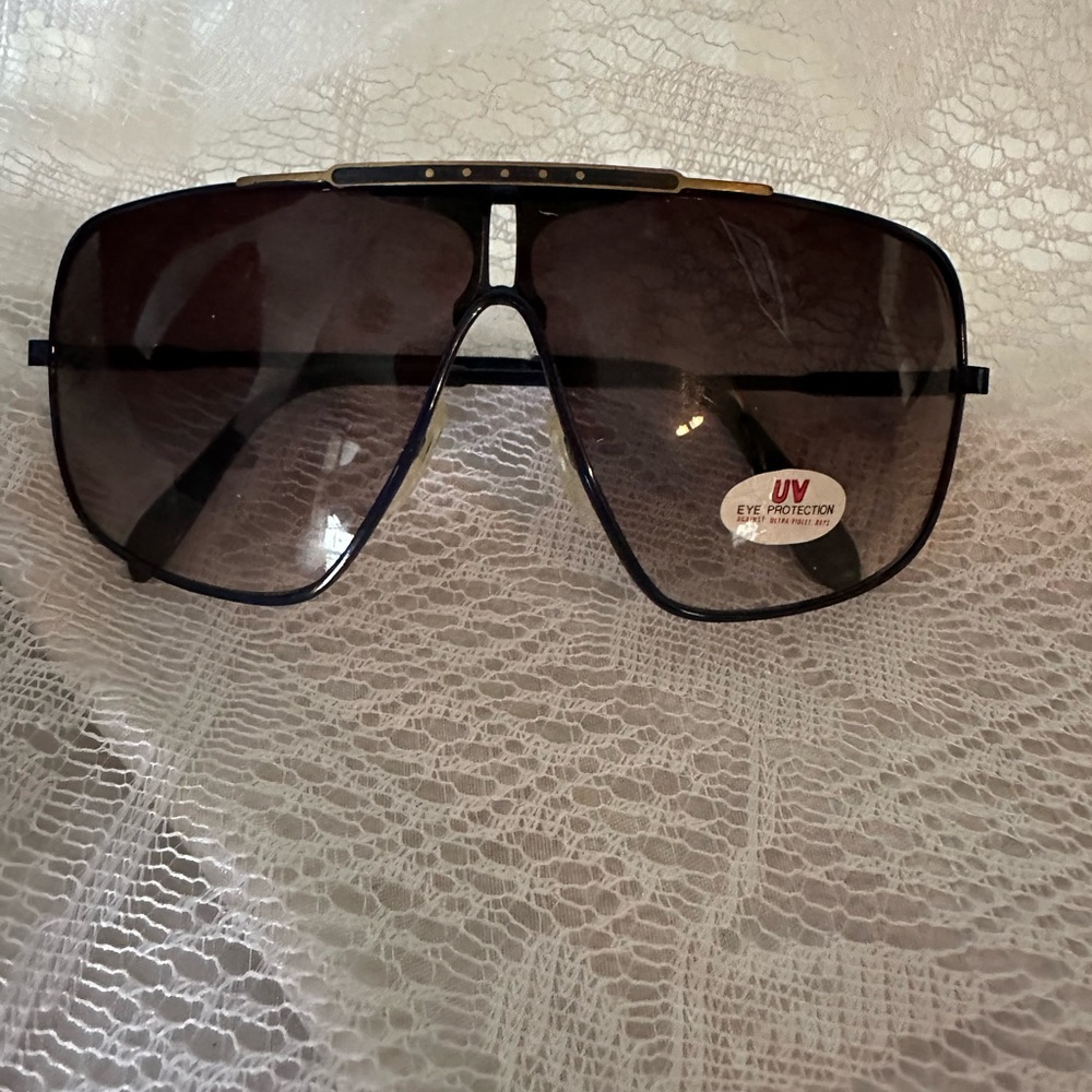 Stylish Blue trim with black lens  Sunglasses with UV Protection